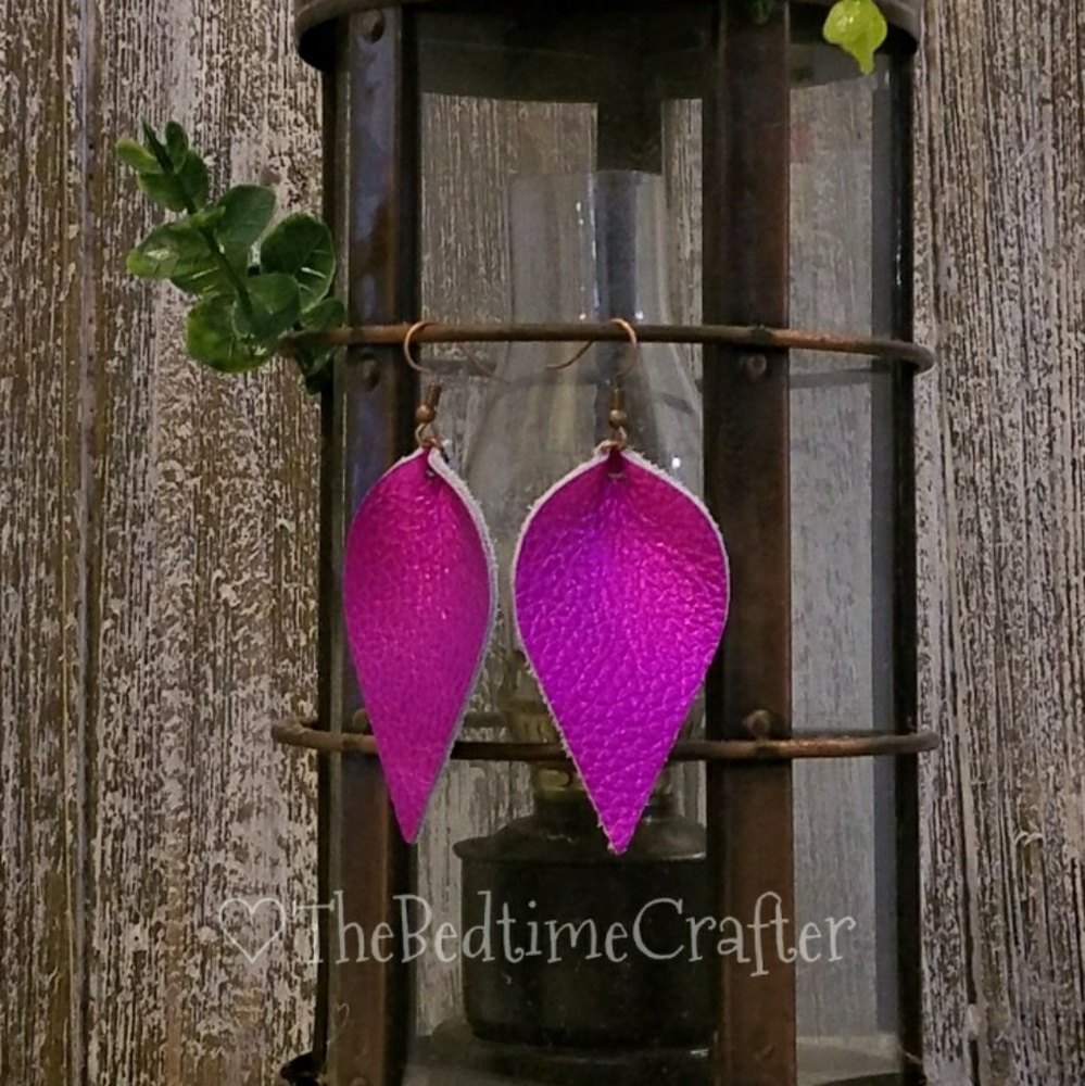 💃5 for $20🕺:Faux leather Earrings, fushia